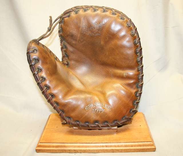 George Sisler Rawlings Early Buckle Back Front